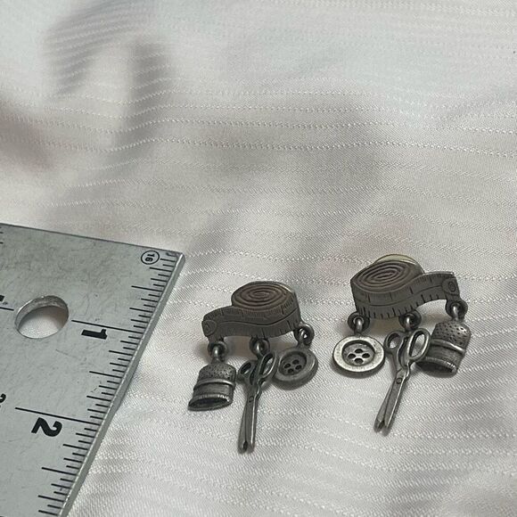 Sewing Earrings Jonette Jewelry Thimble Button Scissors JJ Signed Pewter - Picture 3 of 4
